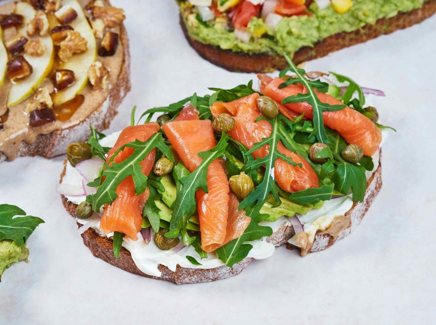 Anti-inflammatory meal with salmon, vegetables and olive oil for inflammation